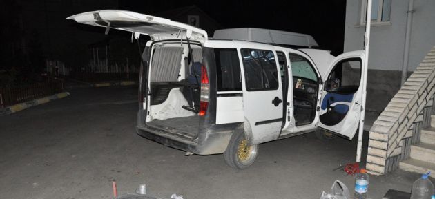 115 kilo esrarı  otomobile saklamışlar 