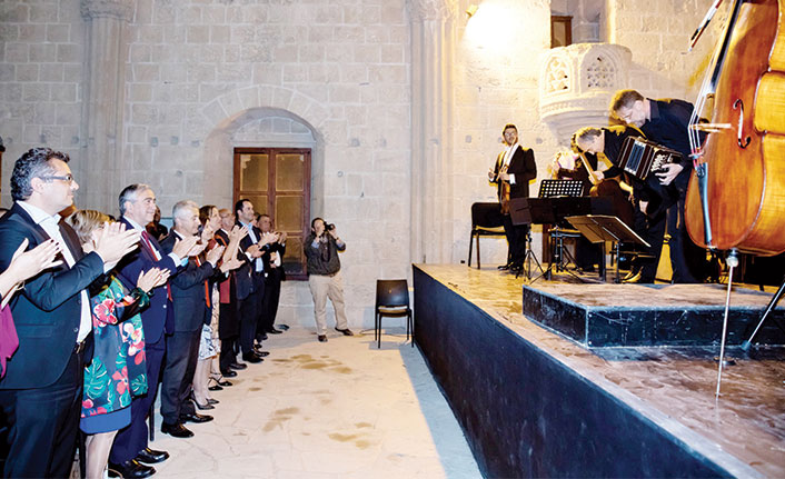 CumhurbaşKanlığI Senfoni Orkestrası, Bellapais Manastırı’nda konser verdi