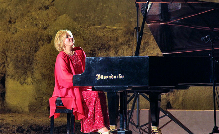 Gülsin Onay, Bellapais Müzik Festivali’nde piyano resitali verecek