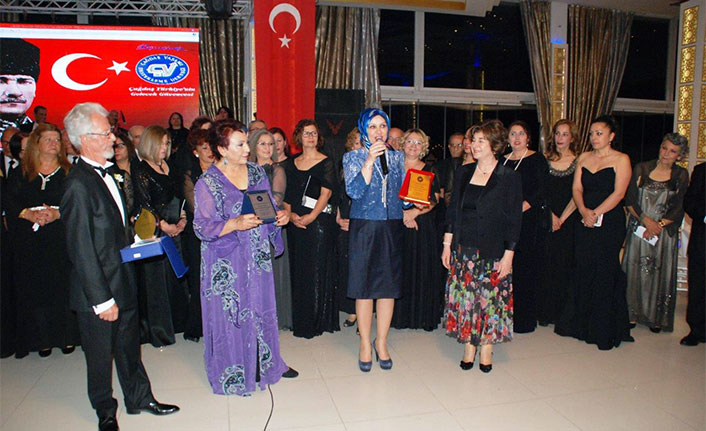 Kıbrıs Sanat Derneği Korosu Alanya'da konser verdi