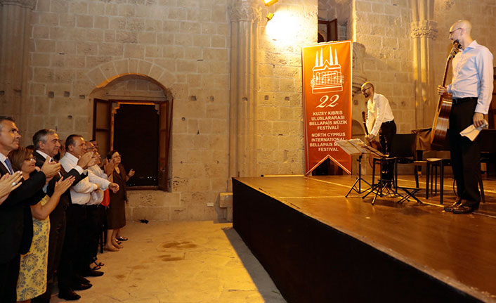 Duo Tandem’in albüm tanıtım konserini izleyenler arasında Akıncı çifti de vardı