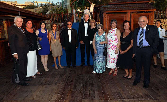 ‘Cosmopolitan Rotary’nin, Merit Otel’de düzenlediği organizasyona Kuzey ve Güney Kıbrıs’tan iş insanları katıldı