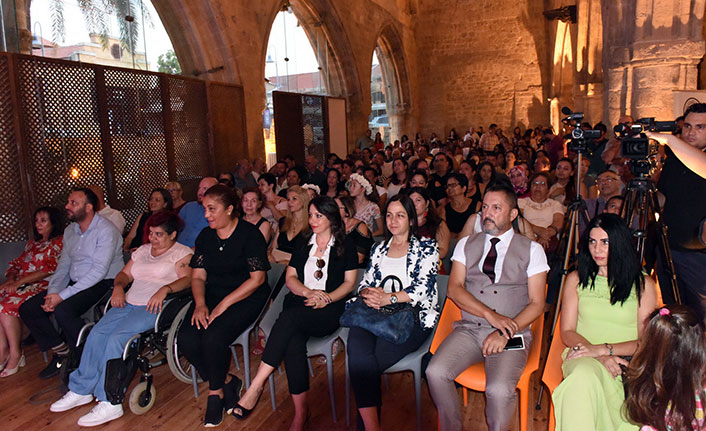 Sıla 4’ün “Garanfil” şarkısı işaret diliyle seslendirilerek, klip yapıldı