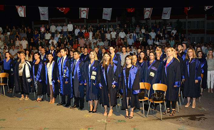 Yakın Doğu Üniversitesi Atatürk Eğitim Fakültesi mezunları diplomalarını aldı