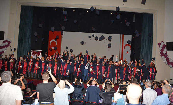 YDÜ Mühendislik Fakültesi bünyesindeki 259 öğrenci daha mezun olarak hayata atıldı