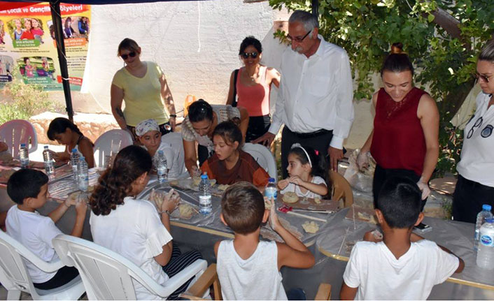 Girne Belediyesinin etkinliğinde çocuk yogası ve seramik atölyesi gerçekleştirildi