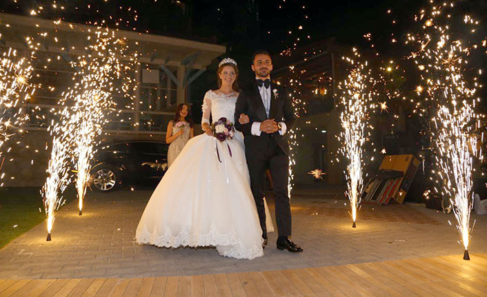 Mert ile Galine Merit Park Hotel’de gerçekleştirilen düğünde muradına erdi