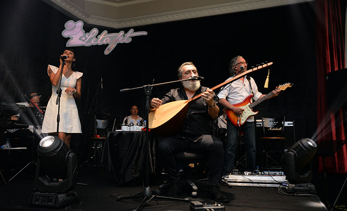 Soner Olgun, Merit Park Hotel Letafet sahnesinde tüm hızıyla devam ediyor