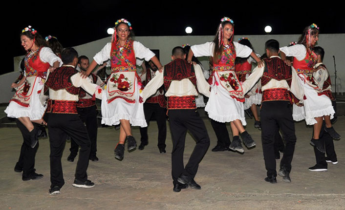 Beyarmudu Belediyesinin düzenlediği festivale katılan ekipler, gösterilerine devam ediyor