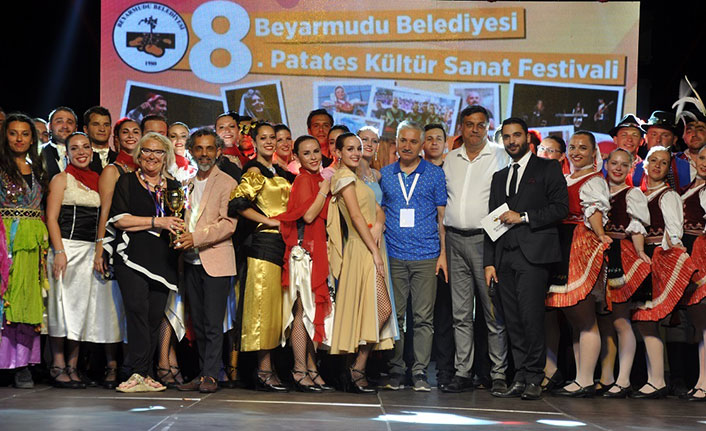 Beyarmudu Patates Kültür Sanat Festivali, yoğun katılımın olduğu gala gecesi ile başladı