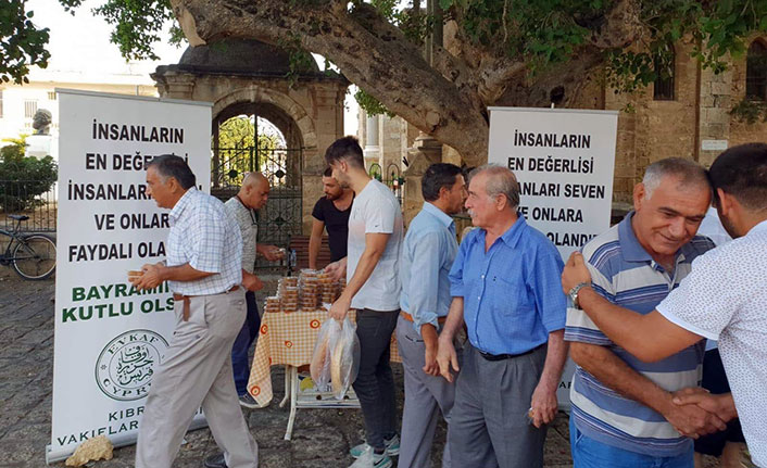 Çocuklara hediye verildi