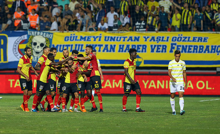 Fener, İzmir'de yıkıldı