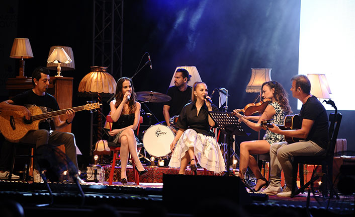 Kuşadası Sertab'a doyamadı, konser yirmi dakika uzadı