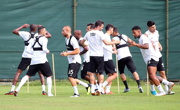 Beşiktaş'ta pas ve şut çalışması