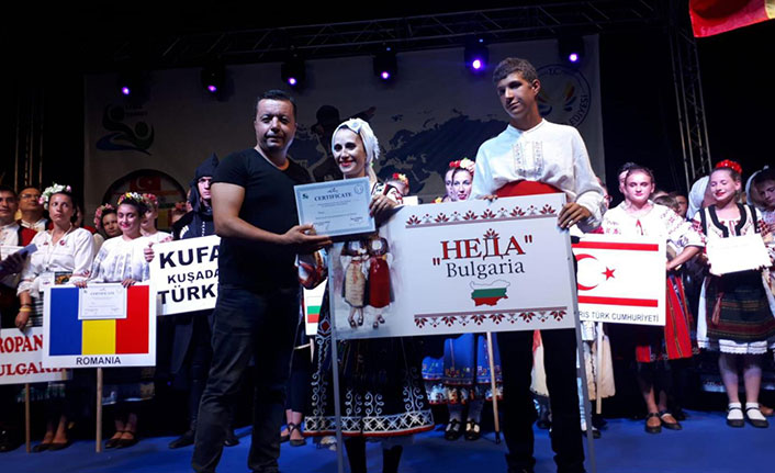 Gazimağusa Belediyesi Halk Dansları Topluluğu, Kuşadası’ndaki festivale katıldı