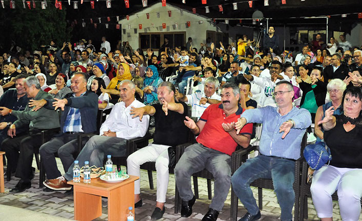 Harnup Festivalinin finalinde sahne alan Ankaralı Yasemin kulakların pasını silsi