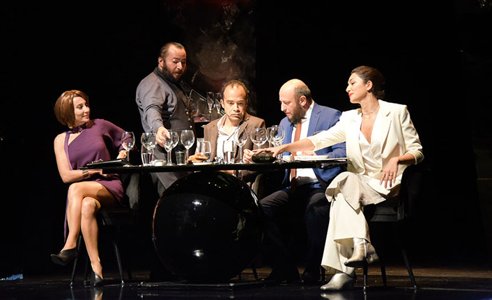 Kıbrıs Tiyatro Festivali, kapsamında Akşam Yemeği oyunu sahnelendi