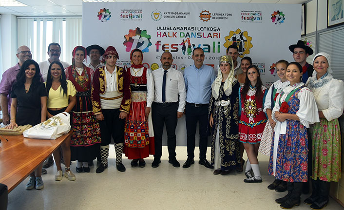 Lefkoşa Halk Dansları Festivali’ne katılan ekipler, Büyük Han’da gösteri yaptı