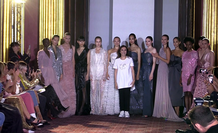 Türk tasarımcı Zeynep Kartal Londra Moda Haftası'nda defile düzenledi