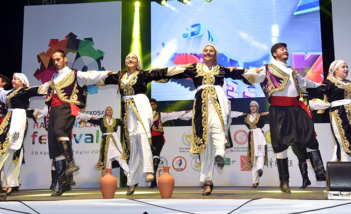 Uluslararası Lefkoşa Halk Dansları Festivali’nde dostluk ve barış mesajı