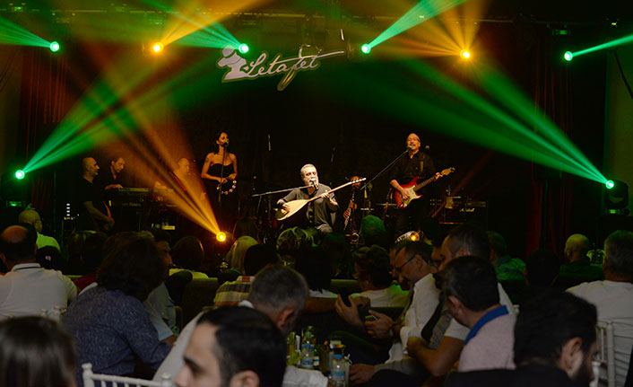 Soner Olgun Sonbahar akşamında Merit Park’ta hayranlarına unutulmaz bir gece daha yaşattı