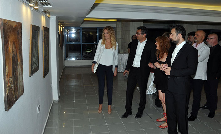 Ressam Feryal Sükan’ın ‘Retrospektif’ adlı resim sergisi ziyarete açıldı
