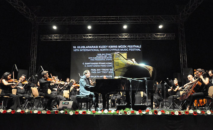 Ünlü piyano virtüözü ve besteci Fazıl Say, Salamis Antik Tiyatro’da konser verdi