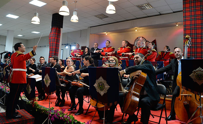 Akıncı çifti Scots Guard Bandosu’nun, İki Toplumlu Kıbrıs Oda Orkestrası ile verdiği konseri izledi