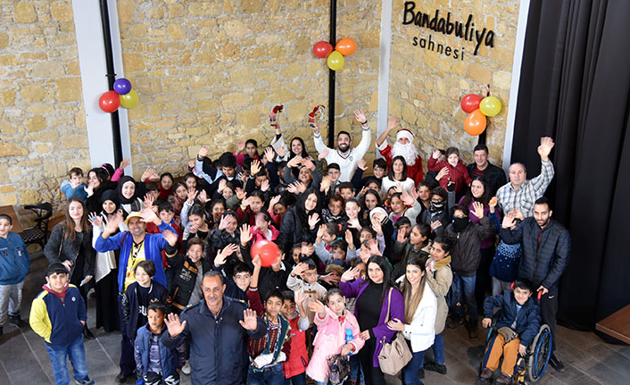 Yeni yıl dolayısıyla Bandabuliya Sahnesi’nde çocuklar için etkinlik düzenlendi