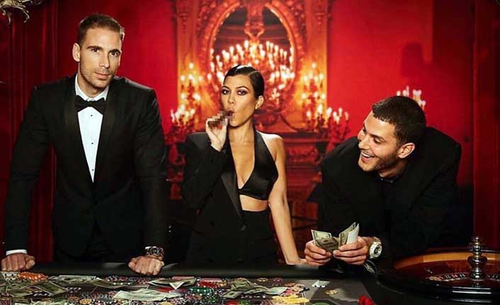 James Bond temalı doğum gününe katılan Kourtney Kardashian, stiliyle partiye ayak uydurdu
