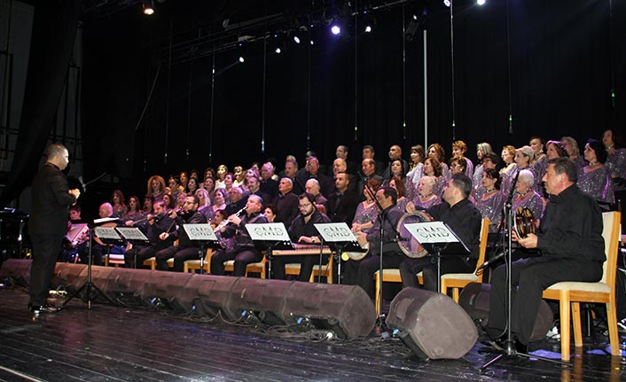 Türk Sanat Müziği Korosu bu kez Hüseyin Kanatlı için sahne aldı