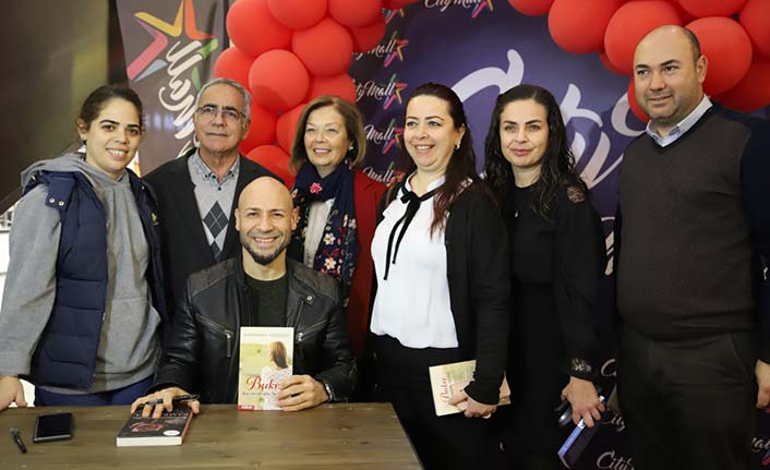 Aşk romanlarının usta kalemi Kahraman Tazeoğlu,  Kıbrıslı sevenleri ile buluştu