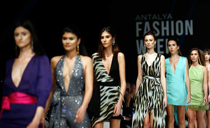 Antalya’da moda rüzgarı esti