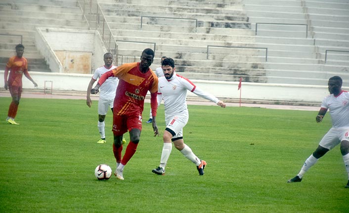 Çetinkaya rakibine şans tanımadı 4-2