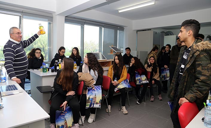 Doğa Koleji Öğrencileri, Girne Amerikan Üniversitesi’ni ziyaret etti