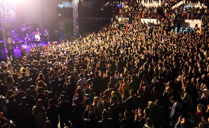 Efsane sanatçı Selda Bağcan, Gazimağusa’da unutulmaz bir konsere imza attı