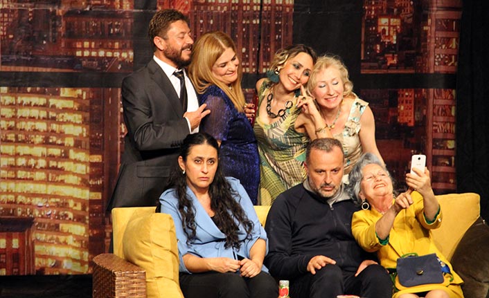 “ İkinci Caddenin Mahkûmu”  adlı tiyatro oyunu Çatalköy’de sahnelendi