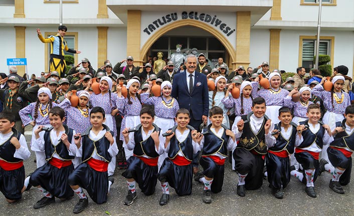 Ünlü sanatçı Murat Kekilli’nin de sahne aldığı Ot Kültür Festivali renkli görüntülere ev sahipliği yaptı