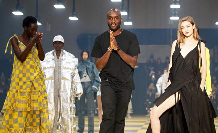 Virgil Abloh, Off-White defilesinde Gigi Hadid, Bella Hadid ve Karlie Kloss’u bir araya getirdi