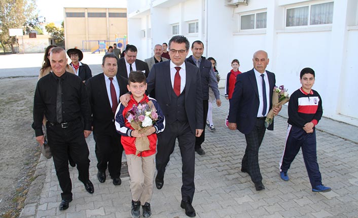 Başbakan Erhürman, Gönyeli İlkokulu’nda düzenlenen arp terapi çalışmasına katıldı