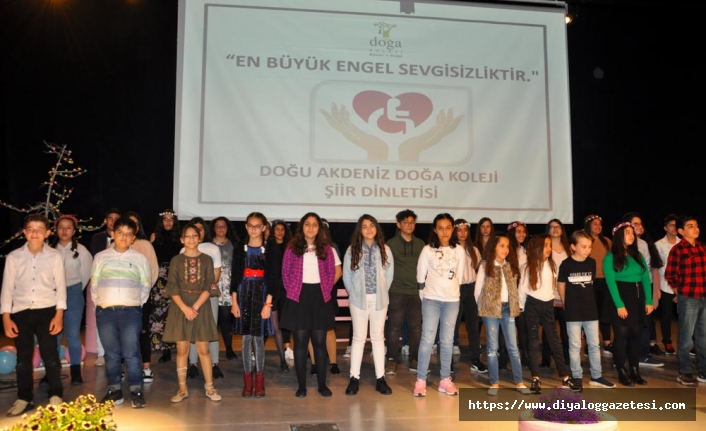 Doğu Akdeniz Doğa Koleji’nin geleneksel hale gelen şiir dinletisi, anlamlı bir tema ile gerçekleşti