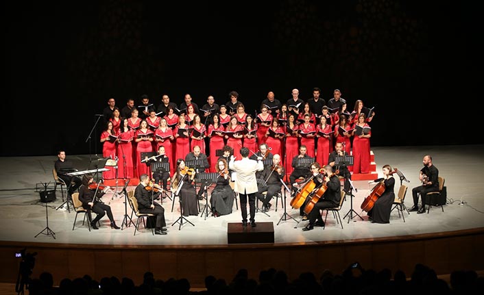 ‘Korolar söyledi’ müzik meraklıları dinledi