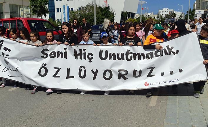 Levent Primary School öğretmen ve öğrencileri, velilerin de katılımı ile kortej yürüyüşü düzenledi 