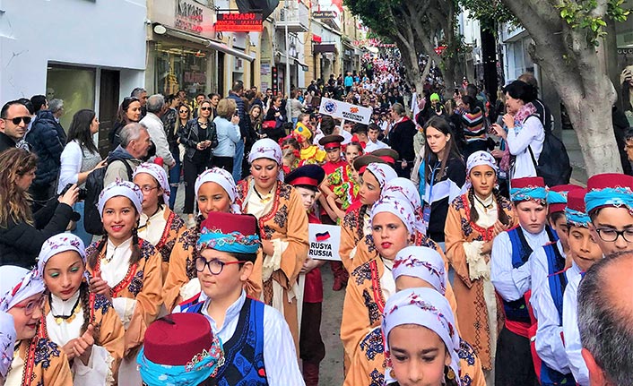 Uluslararası 23 Nisan Çocuk Festivali düzenlenen etkinliklerle devam ediyor