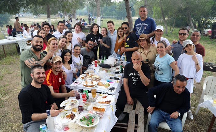 1 Mayıs'ı Bedis Piknik Alanı’nda kutlayan çalışanların coşkusuna Bakan Ataoğlu da ortak oldu