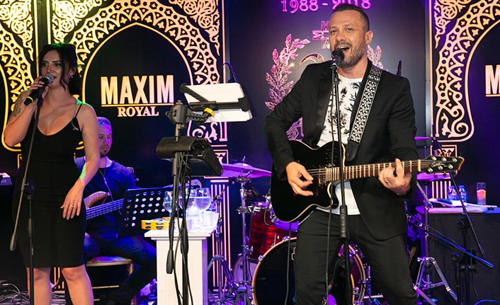 Kuzey Kıbrıs’ta eğlence hayatına yeni bir soluk getiren Maxim Royal, sevilen şarkıcı Korhan Saygıner ile sezonu kapattı