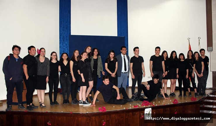 TED Kuzey Kıbrıs Koleji geleneksel şiir günü etkinliğinde öğrenciler ve davetliler keyifli anlar yaşadı