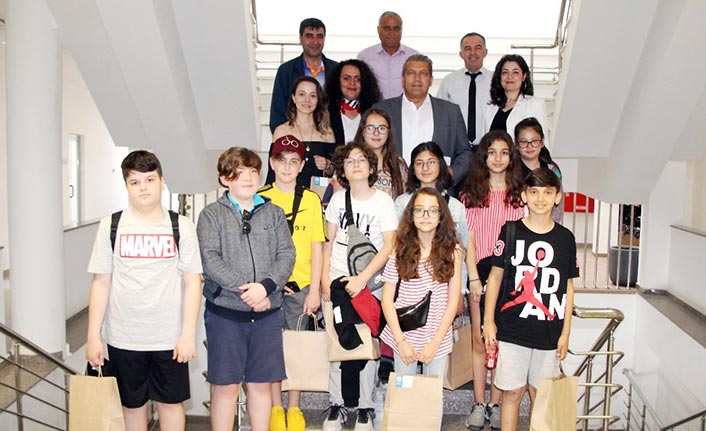 Türkiye ve KKTC’deki Çanakkale ortaokullarından bir heyet, Gazimağusa Belediye Başkanı Arter’i ziyaret etti