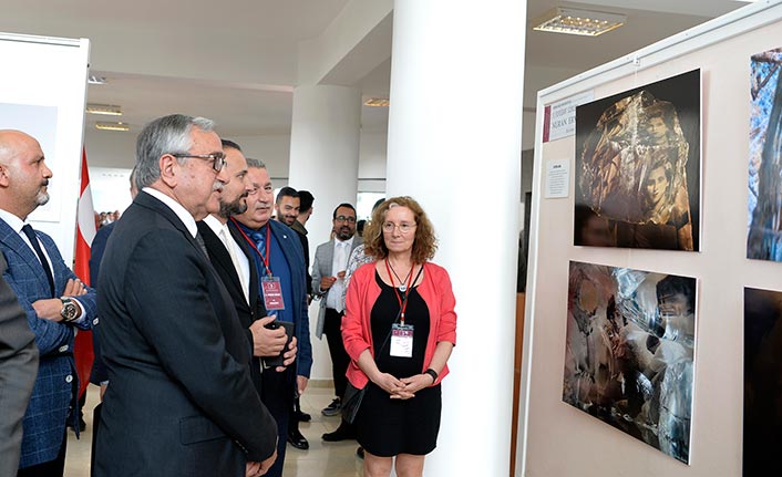 YDÜ’deki Uluslararası Fotoğraf Günleri’nin açılışını Cumhurbaşkanı Akıncı yaptı