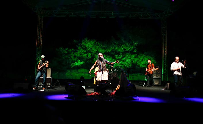Iyeoka, Kuzey Kıbrıs’taki hayranlarını büyüleyen bir performans sergiledi